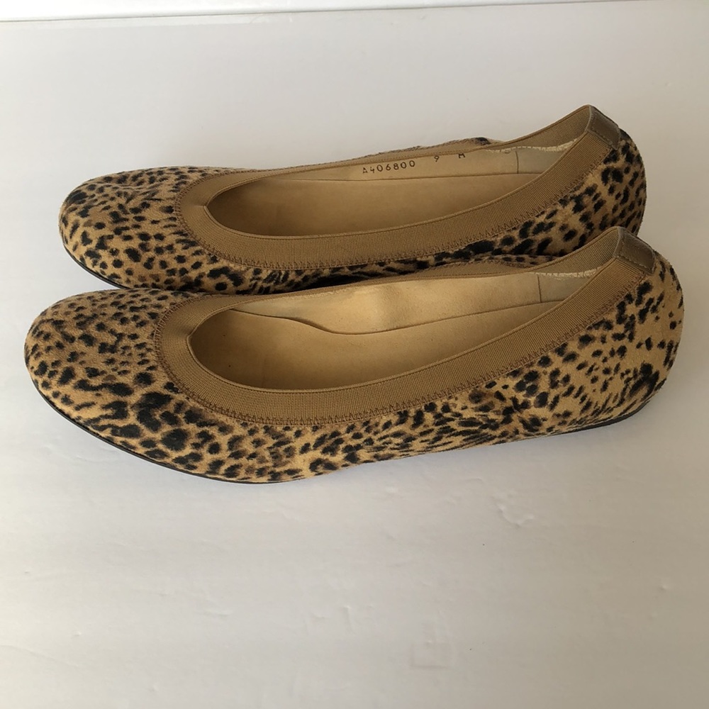 Stuart Weitzman Tan and Brown Suede Flats - Picture 2 of 7
